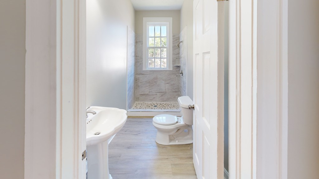 1648 17th Avenue Columbus, GA 31901 - Photo 21 of 26 Bathroom