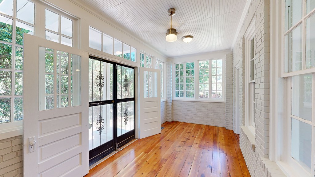 1648 17th Avenue Columbus, GA 31901 - Photo 6 of 26 Sun Porch