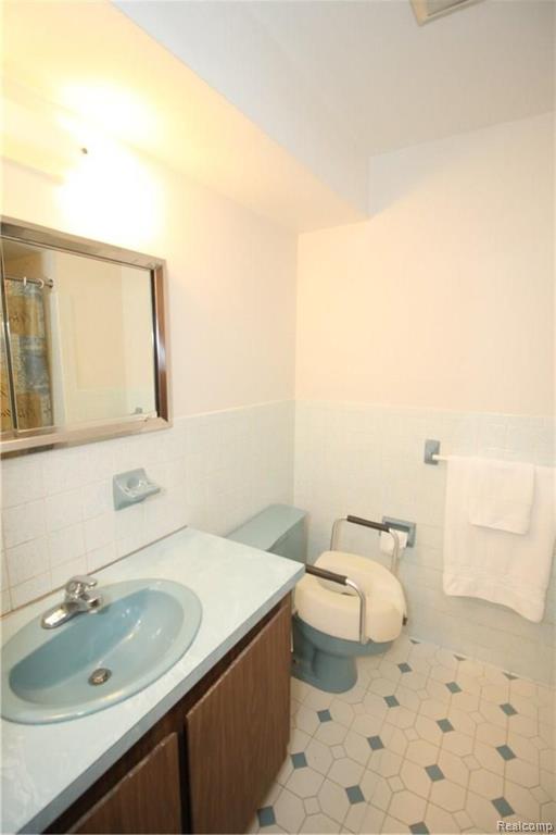 25250 Alex Street Center Line, MI 48015 - Photo 21 of 26