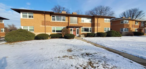 $185,000 | 1431 Balmoral Avenue, Unit 2S, Westchester, IL 60154
