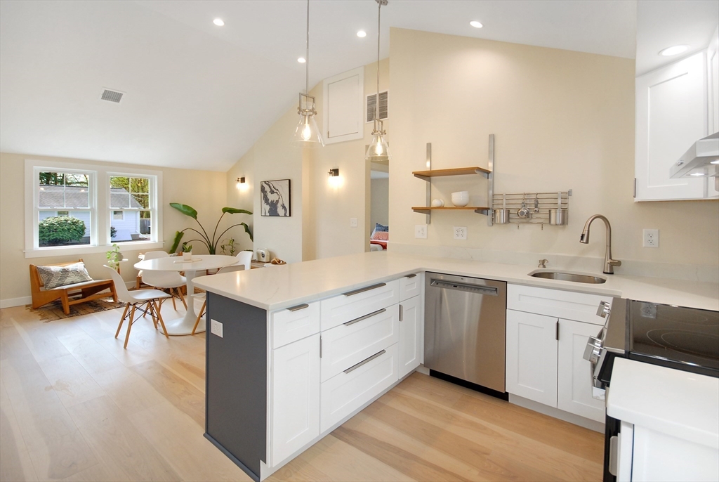 18 Eliot Road, Unit 18 Bedford, MA 01730 - Photo 6 of 24 Gallery Image 6