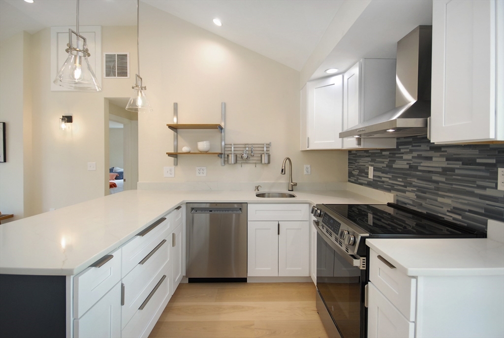 18 Eliot Road, Unit 18 Bedford, MA 01730 - Photo 7 of 24 Gallery Image 7