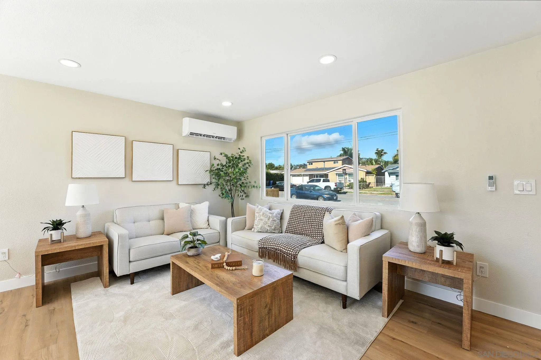 646 Parkbrook Street Spring Valley, CA 91977 - Photo 2 of 44 Gallery Image 2