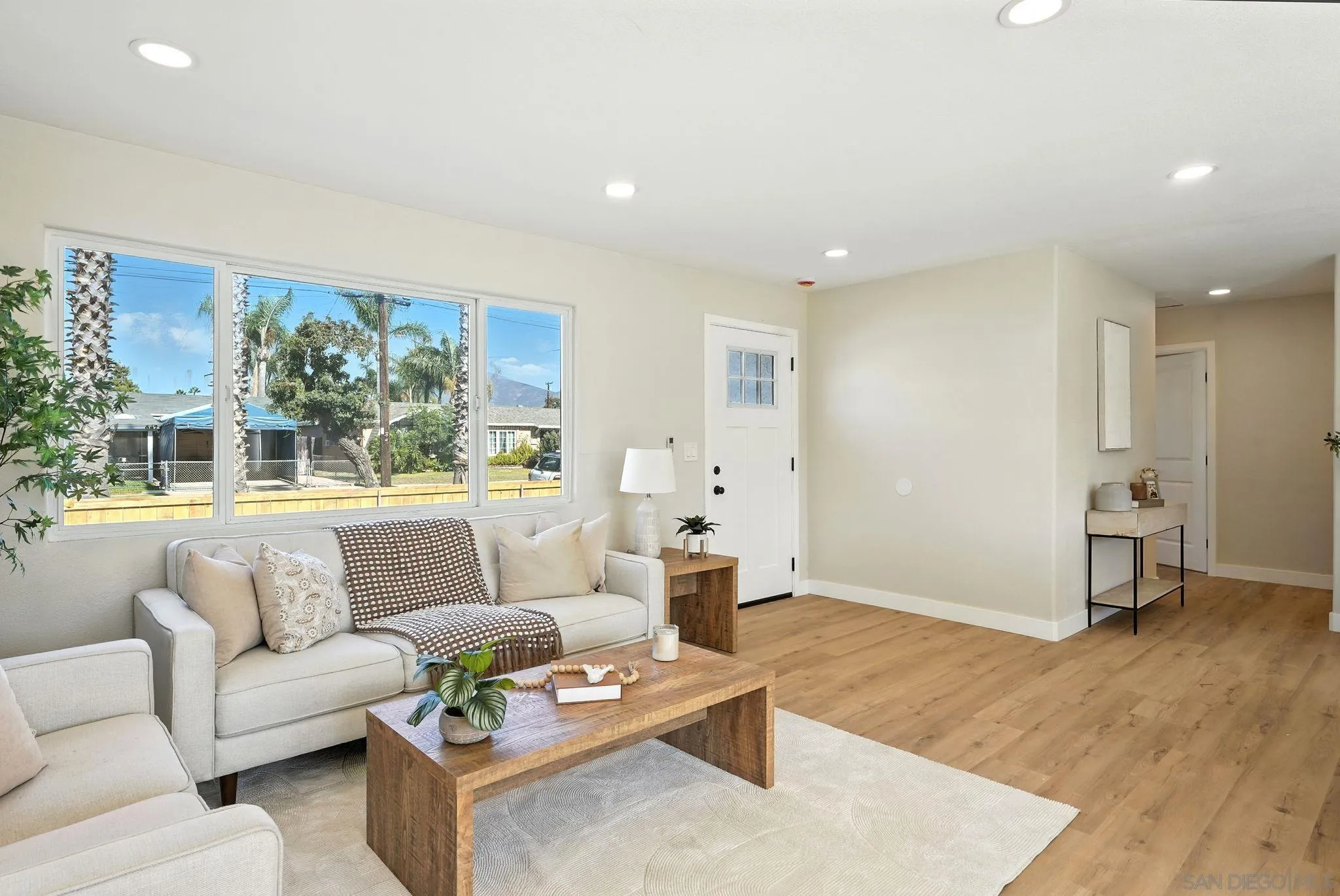 646 Parkbrook Street Spring Valley, CA 91977 - Photo 3 of 44 Gallery Image 3