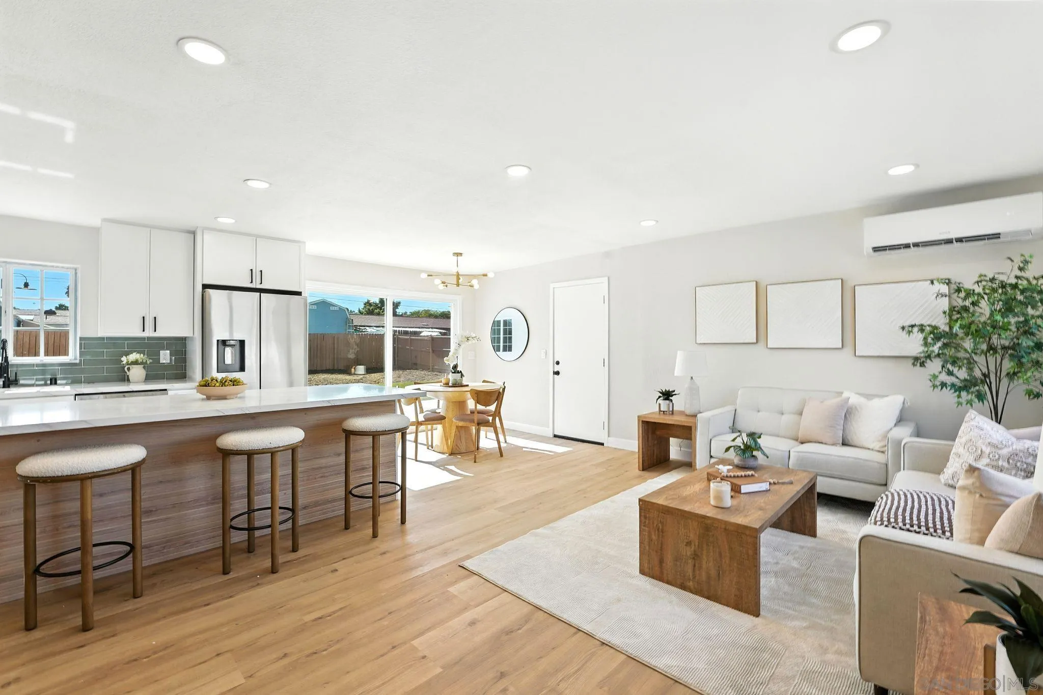 646 Parkbrook Street Spring Valley, CA 91977 - Photo 4 of 44 Gallery Image 4