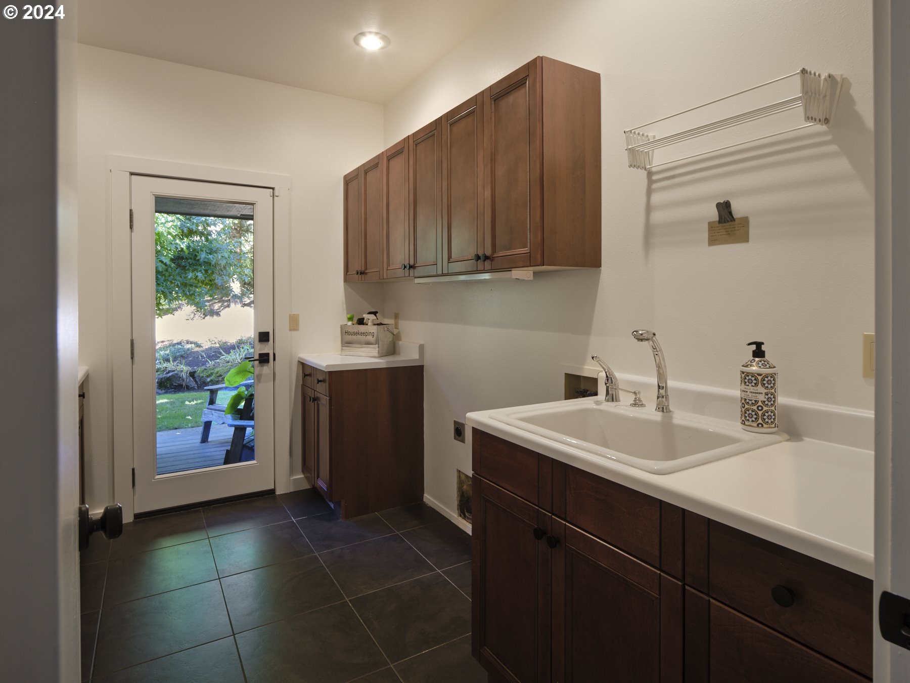 133 Riverscape Road Kalama, WA 98625 - Photo 24 of 46 Laundry