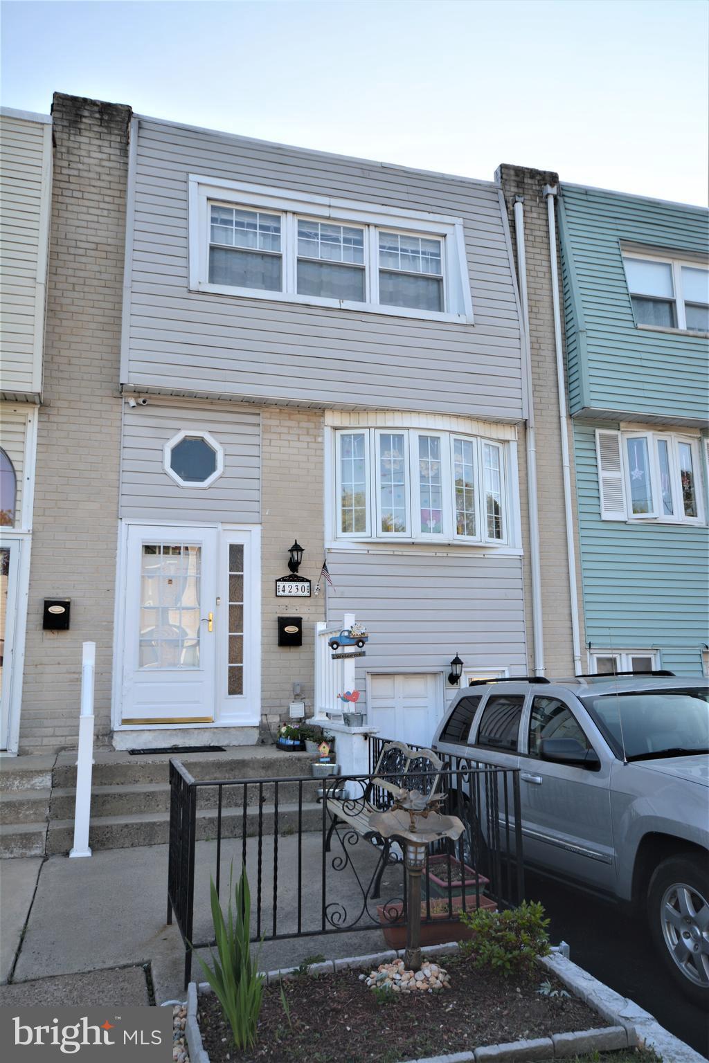 4230 Whiting Road Philadelphia, PA 19154 - Photo 1 of 13 Front of House