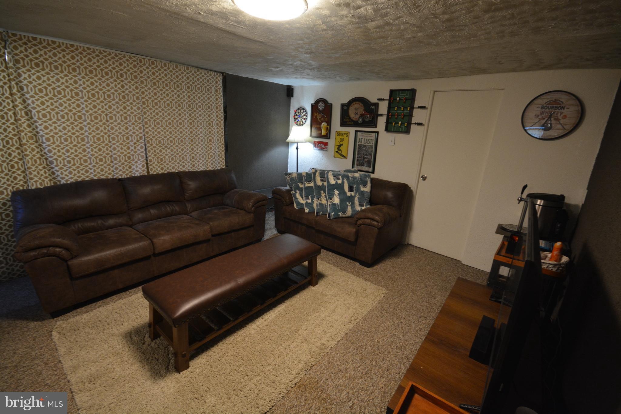 4230 Whiting Road Philadelphia, PA 19154 - Photo 11 of 13 Family Room
