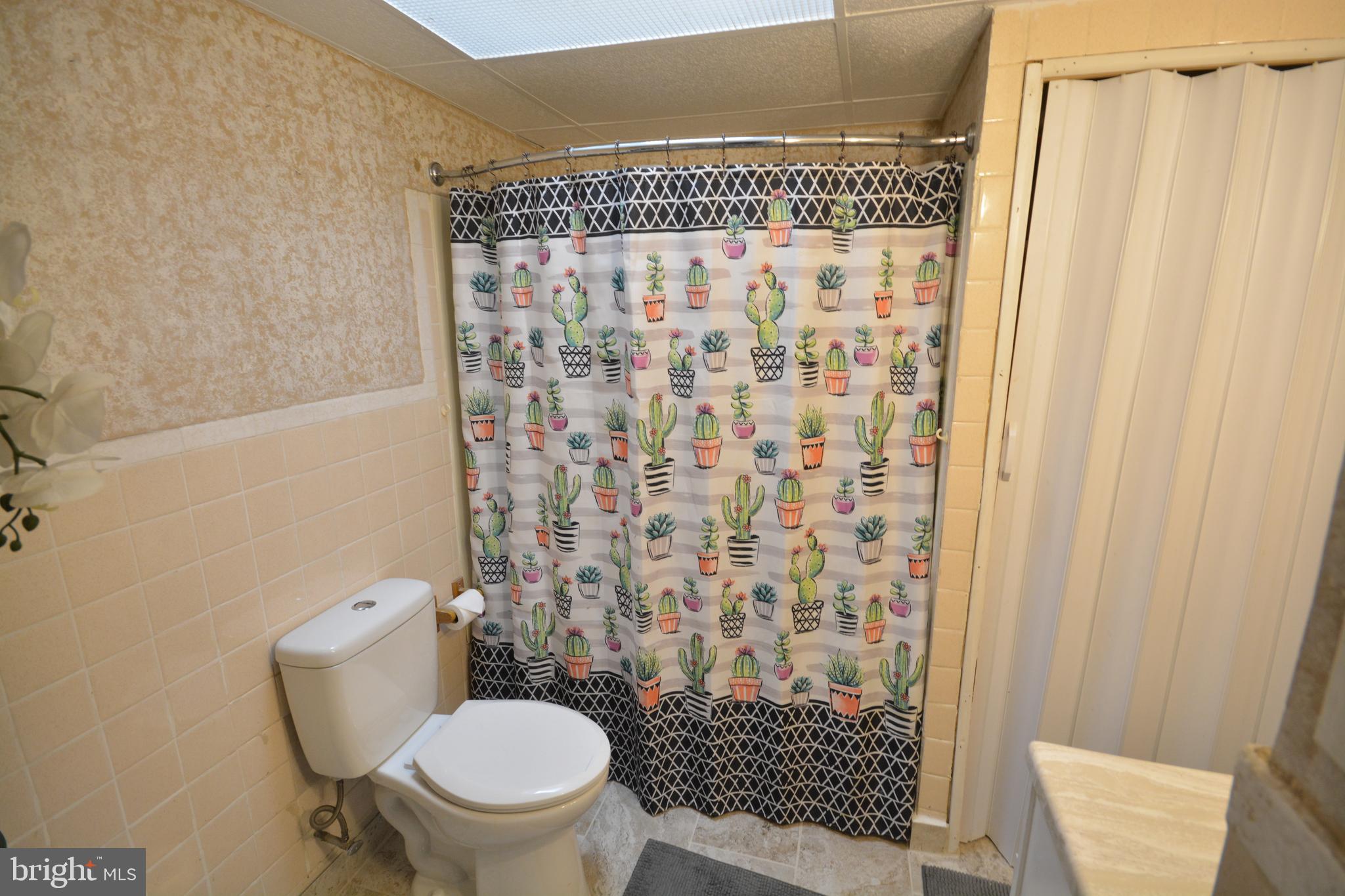 4230 Whiting Road Philadelphia, PA 19154 - Photo 8 of 13 Bathroom