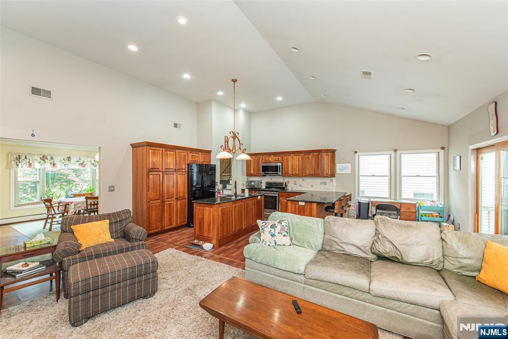 101 Rolling Ridge Road West Milford, NJ 07480 - Photo 4 of 33