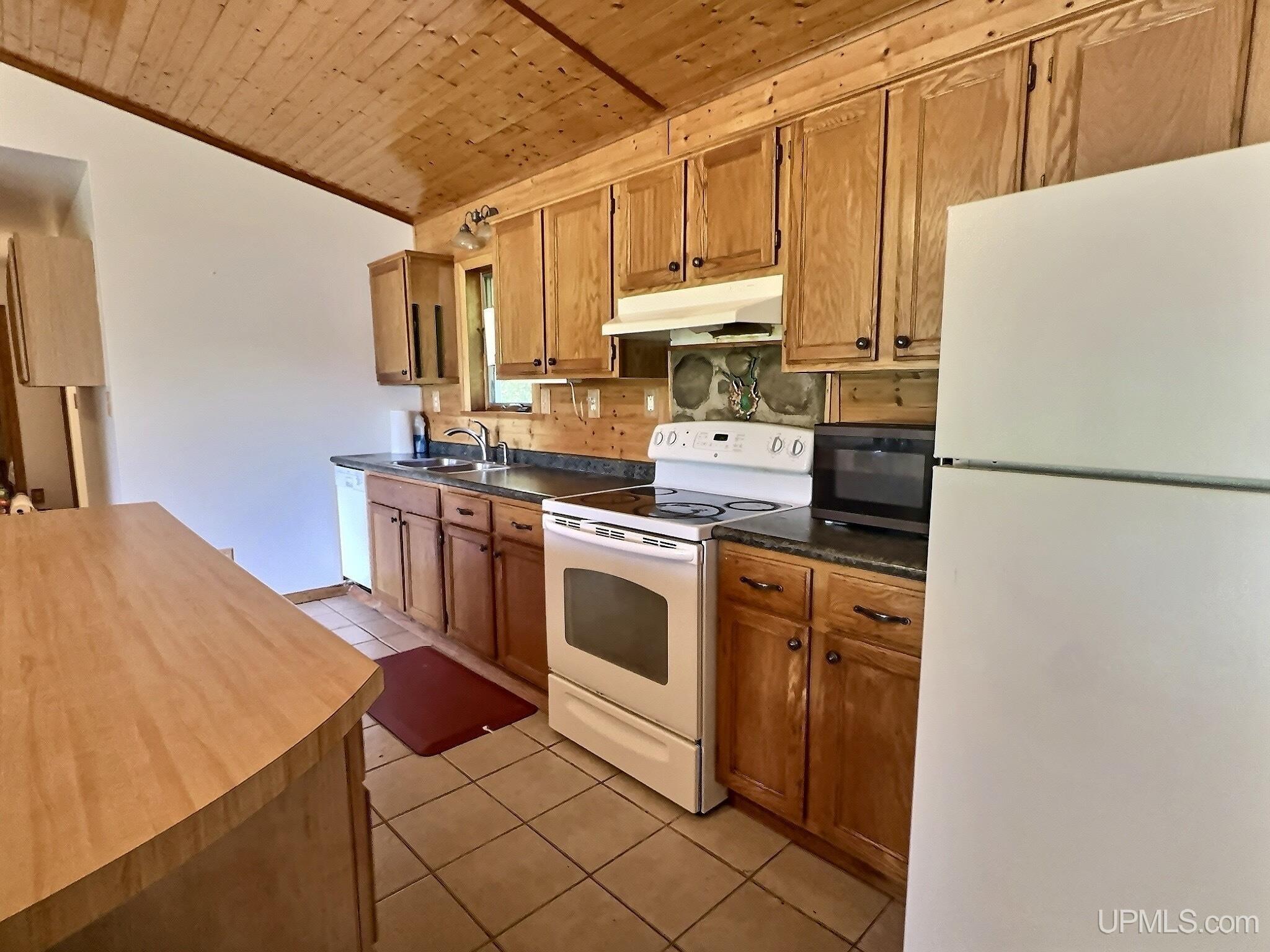 42936 Superior Road Houghton, MI 49931 - Photo 22 of 43