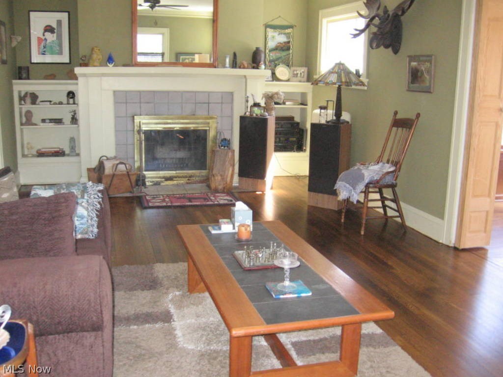 2587 Exeter Road Cleveland, OH 44118 - Photo 2 of 15 Beautiful refinished hardwood floors Livingroom