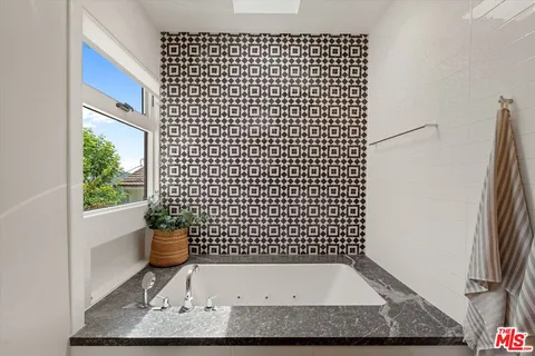 $3,995,000 | 2700 Glendower Avenue, Los Angeles, CA 90027