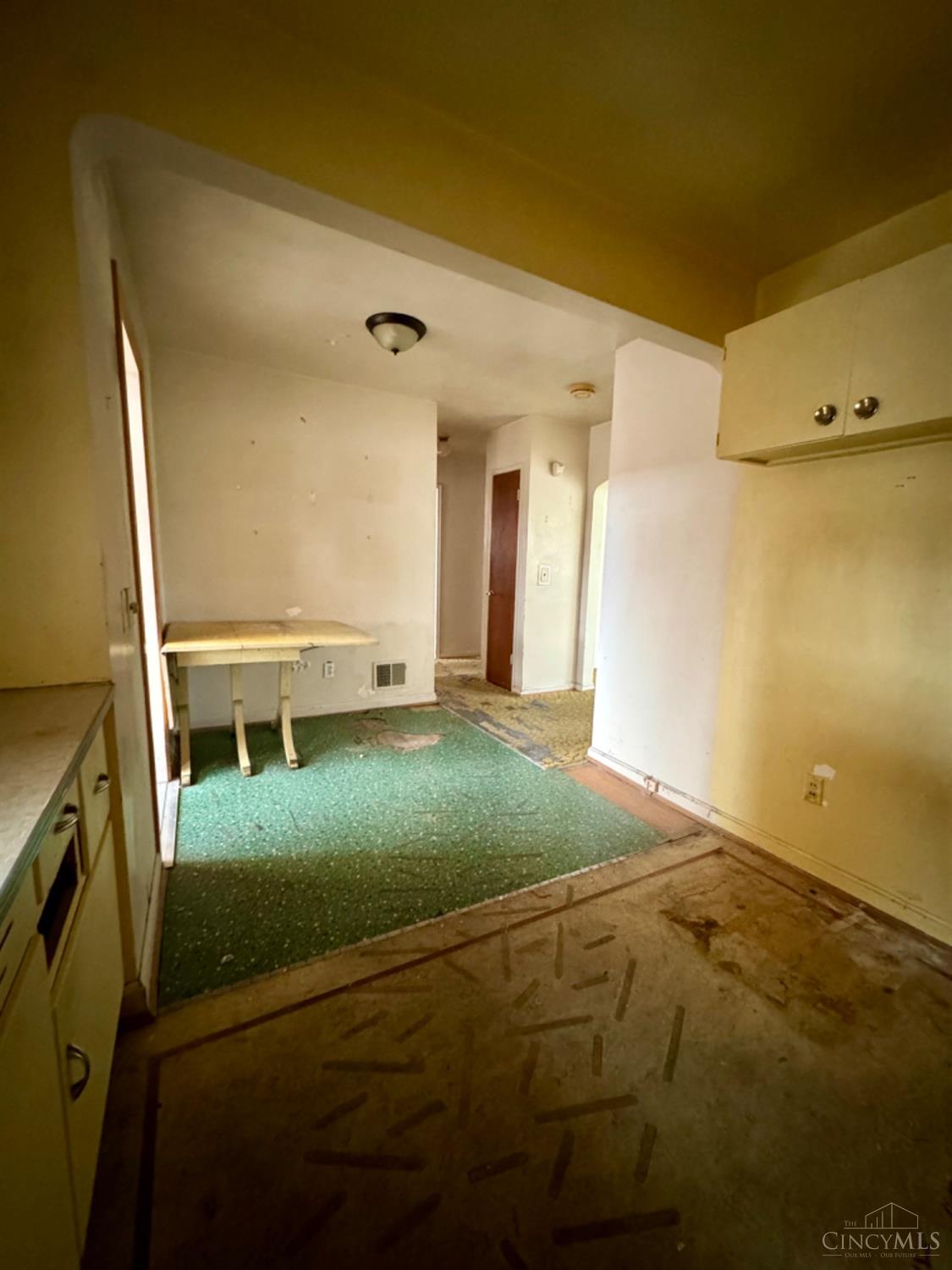 4336 Foley Road Cincinnati, OH 45205 - Photo 10 of 33