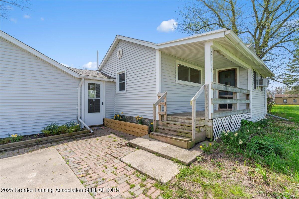 5178 Bell Oak Road East Webberville, MI 48892 - Photo 2 of 30 04-Media Jett - 27