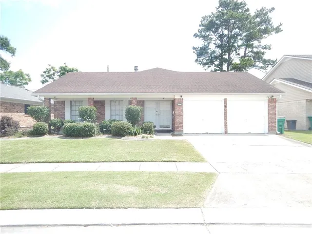 $2,499 | 2033 South Glencove Lane, Gretna, LA 70056