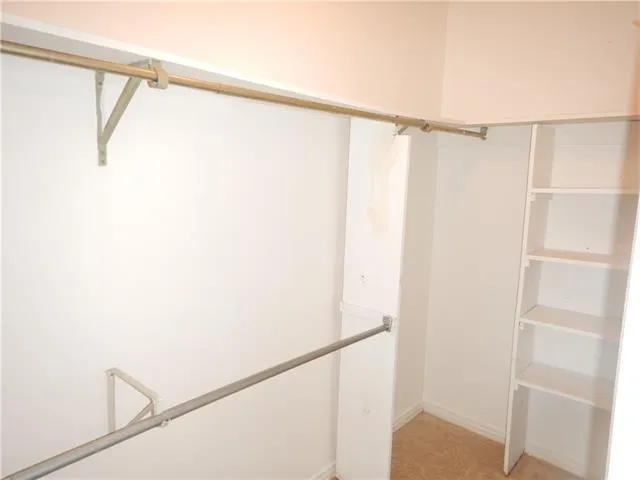 $2,300 | 2033 South Glencove Lane, Gretna, LA 70056