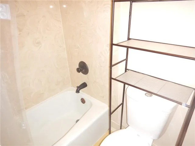 $2,499 | 2033 South Glencove Lane, Gretna, LA 70056