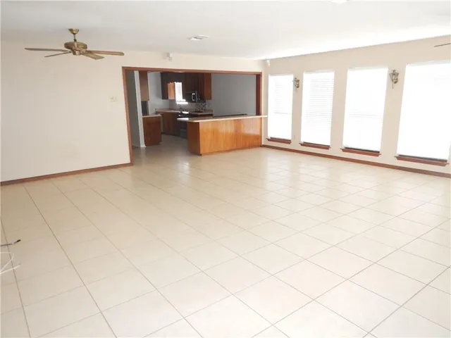 $2,499 | 2033 South Glencove Lane, Gretna, LA 70056