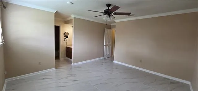 $2,300 | 2033 South Glencove Lane, Gretna, LA 70056