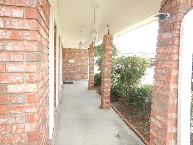 $2,499 | 2033 South Glencove Lane, Gretna, LA 70056