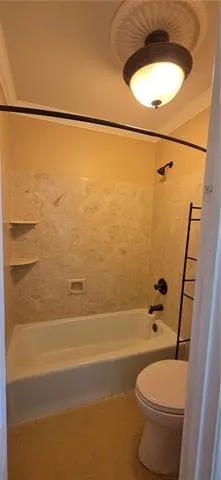 $2,300 | 2033 South Glencove Lane, Gretna, LA 70056