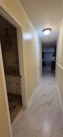 $2,300 | 2033 South Glencove Lane, Gretna, LA 70056