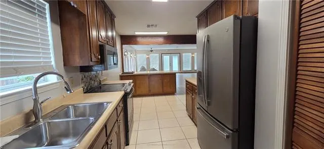 $2,300 | 2033 South Glencove Lane, Gretna, LA 70056