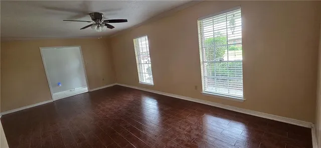 $2,499 | 2033 South Glencove Lane, Gretna, LA 70056