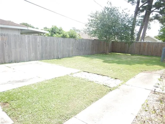 $2,300 | 2033 South Glencove Lane, Gretna, LA 70056