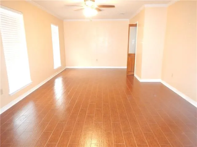 $2,300 | 2033 South Glencove Lane, Gretna, LA 70056