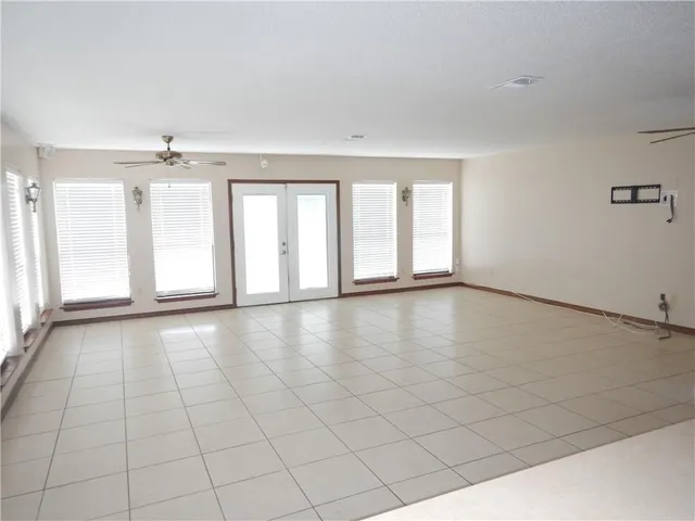 $2,499 | 2033 South Glencove Lane, Gretna, LA 70056