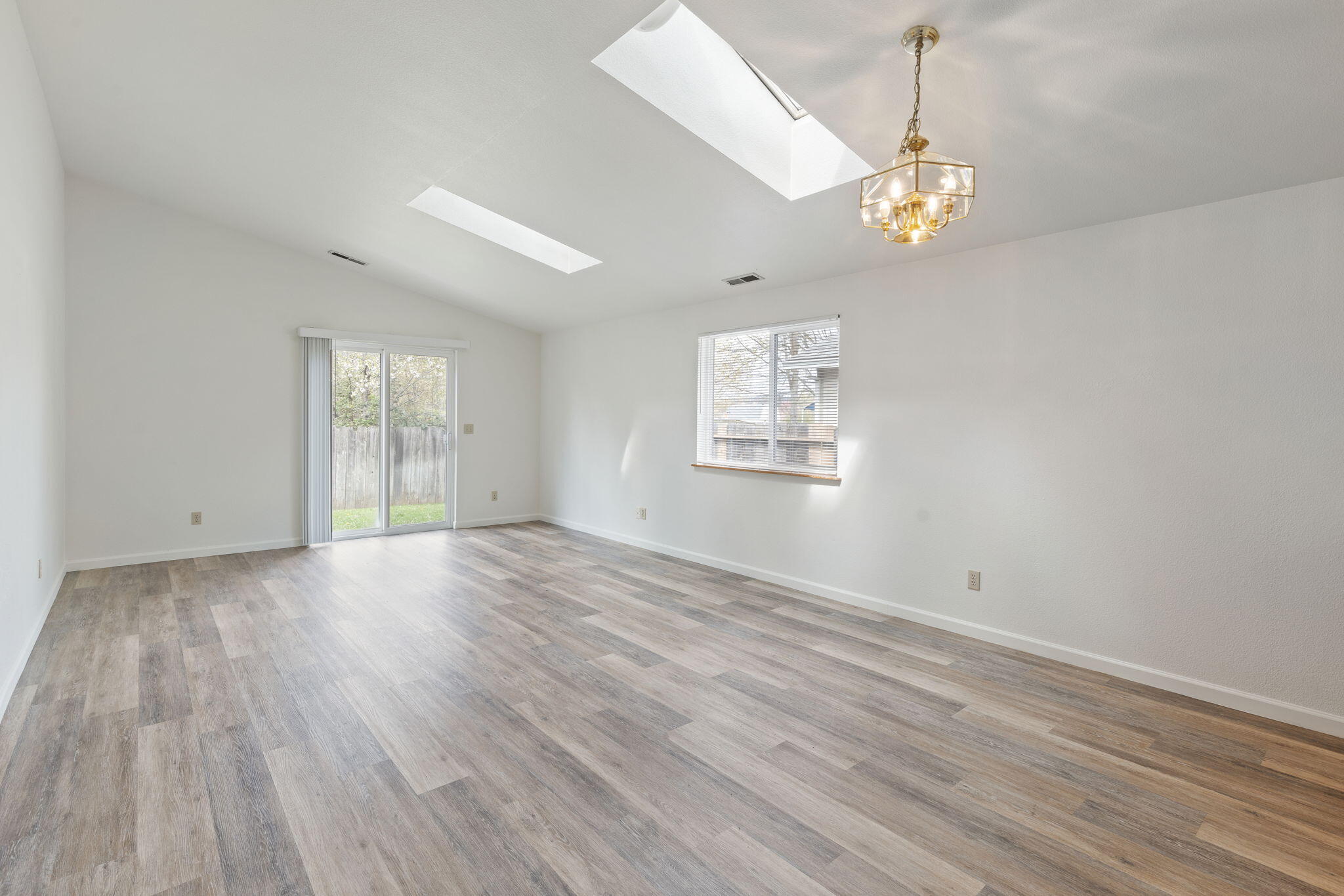 618 Southwest Larch Road Grants Pass, OR 97526 - Photo 3 of 20 Vaulted living room ceiling with two skylights