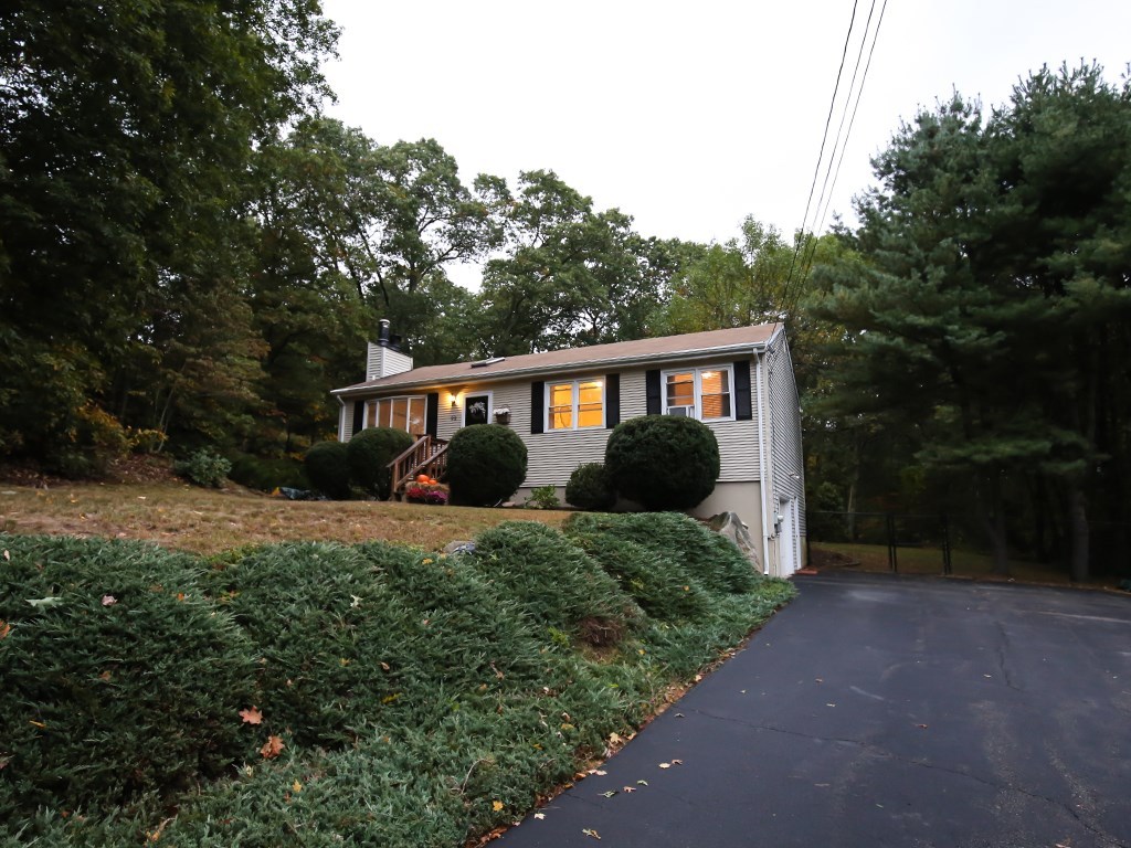 92 Ridge Road Smithfield, RI 02917 - Photo 2 of 26