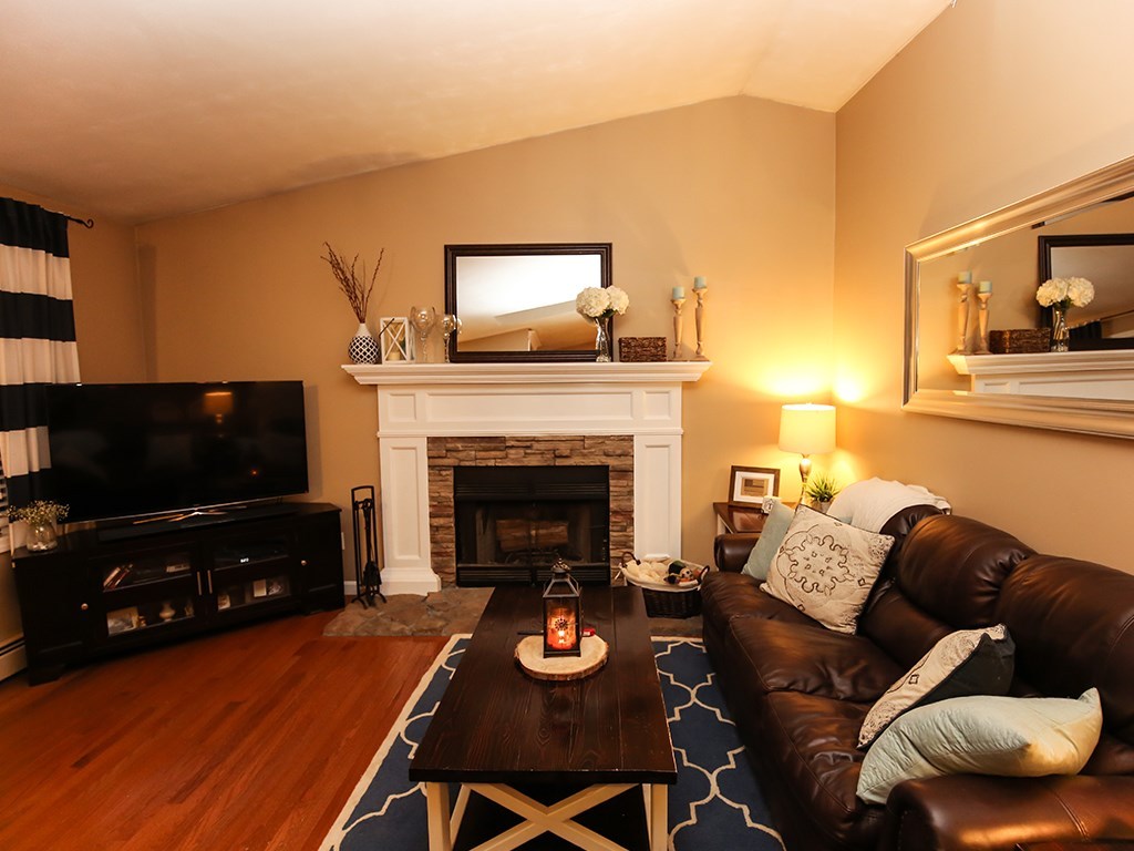 92 Ridge Road Smithfield, RI 02917 - Photo 4 of 26