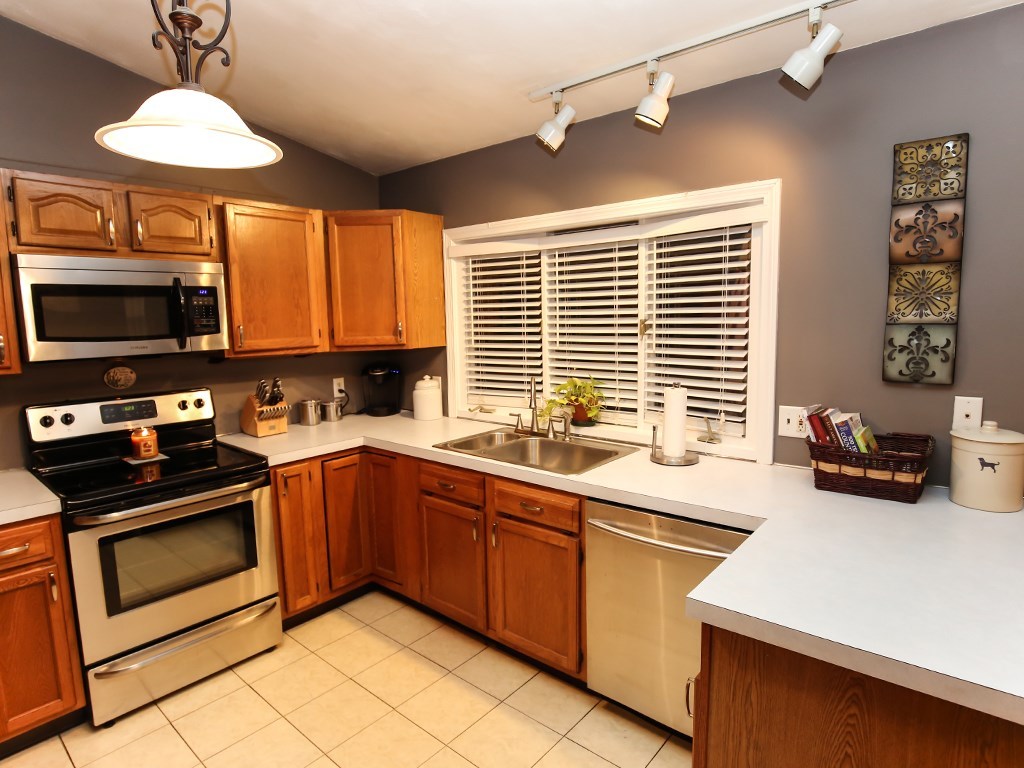 92 Ridge Road Smithfield, RI 02917 - Photo 8 of 26