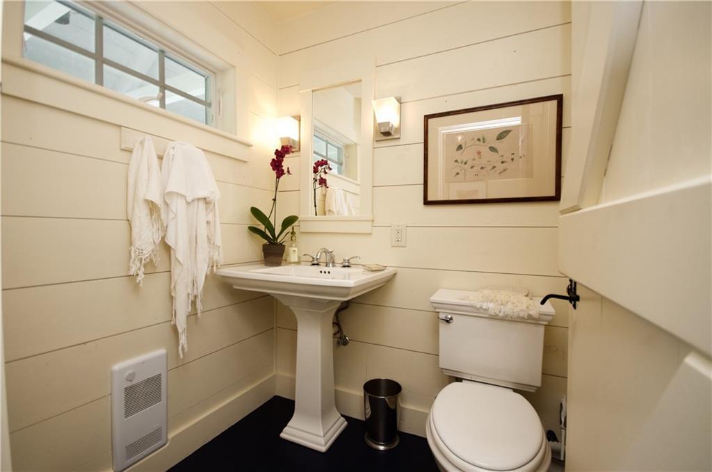 359 Island Avenue St. George, ME 04859 - Photo 17 of 34 Powder room off entry