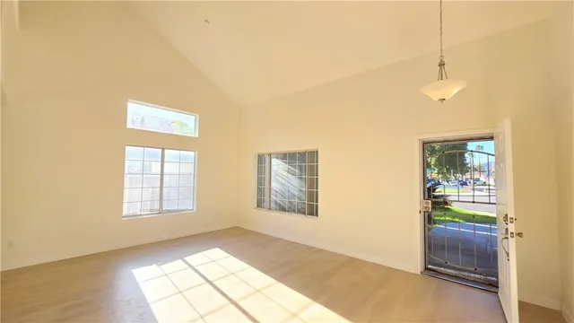 $2,995 | 1116 Cloverdale Street, Riverside, CA 92501