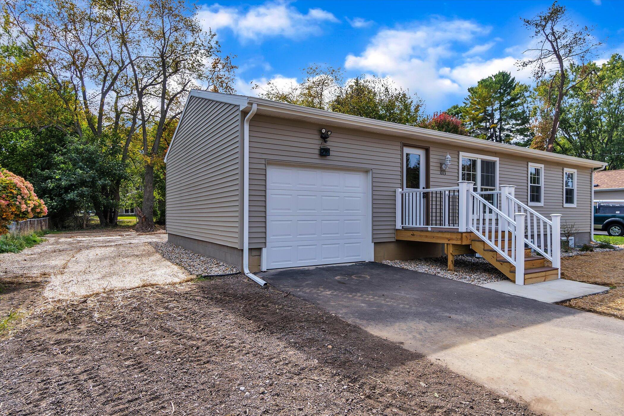 1013 Oak Grove Road Jackson, MI 49203 - Photo 3 of 46 03-1013-Oak-Grove-WindowStill-Real-Estat