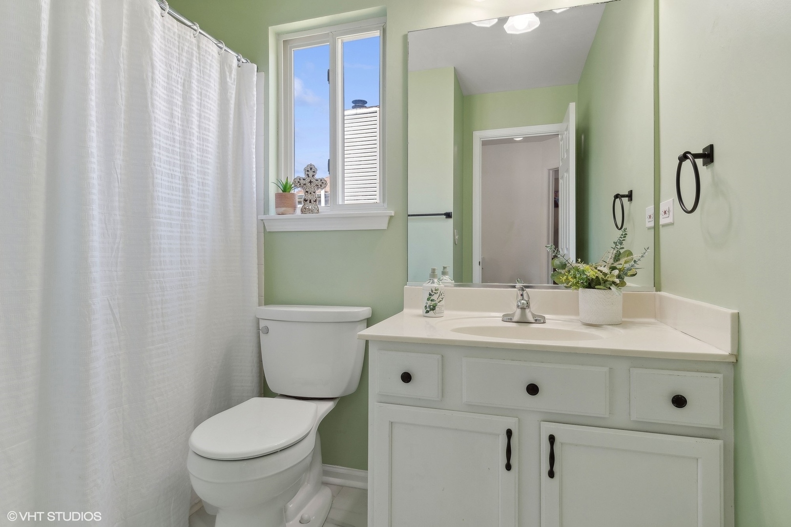 223 Jonathan Way Bolingbrook, IL 60490 - Photo 12 of 16 Gallery Image 12