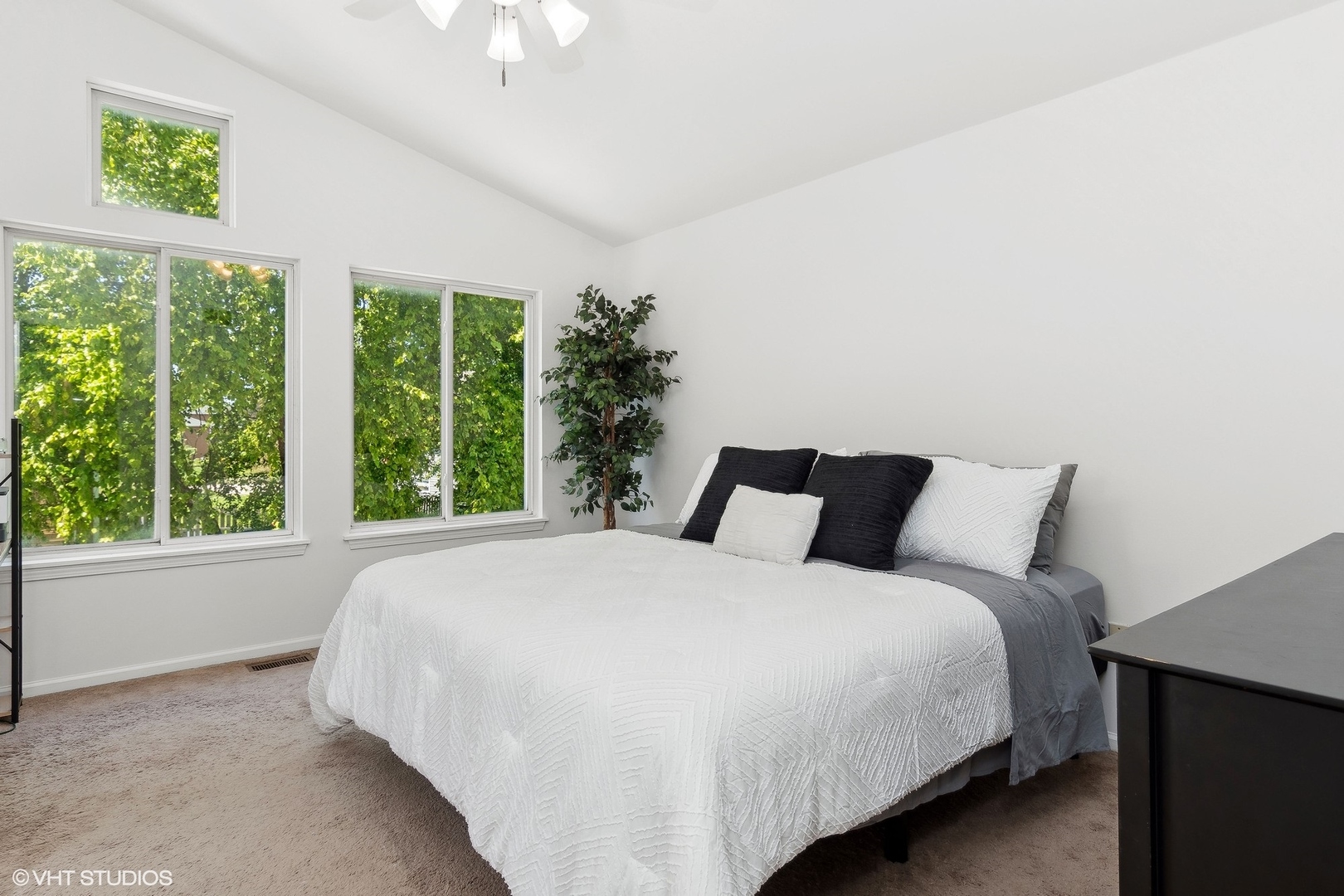 223 Jonathan Way Bolingbrook, IL 60490 - Photo 8 of 16 Gallery Image 8