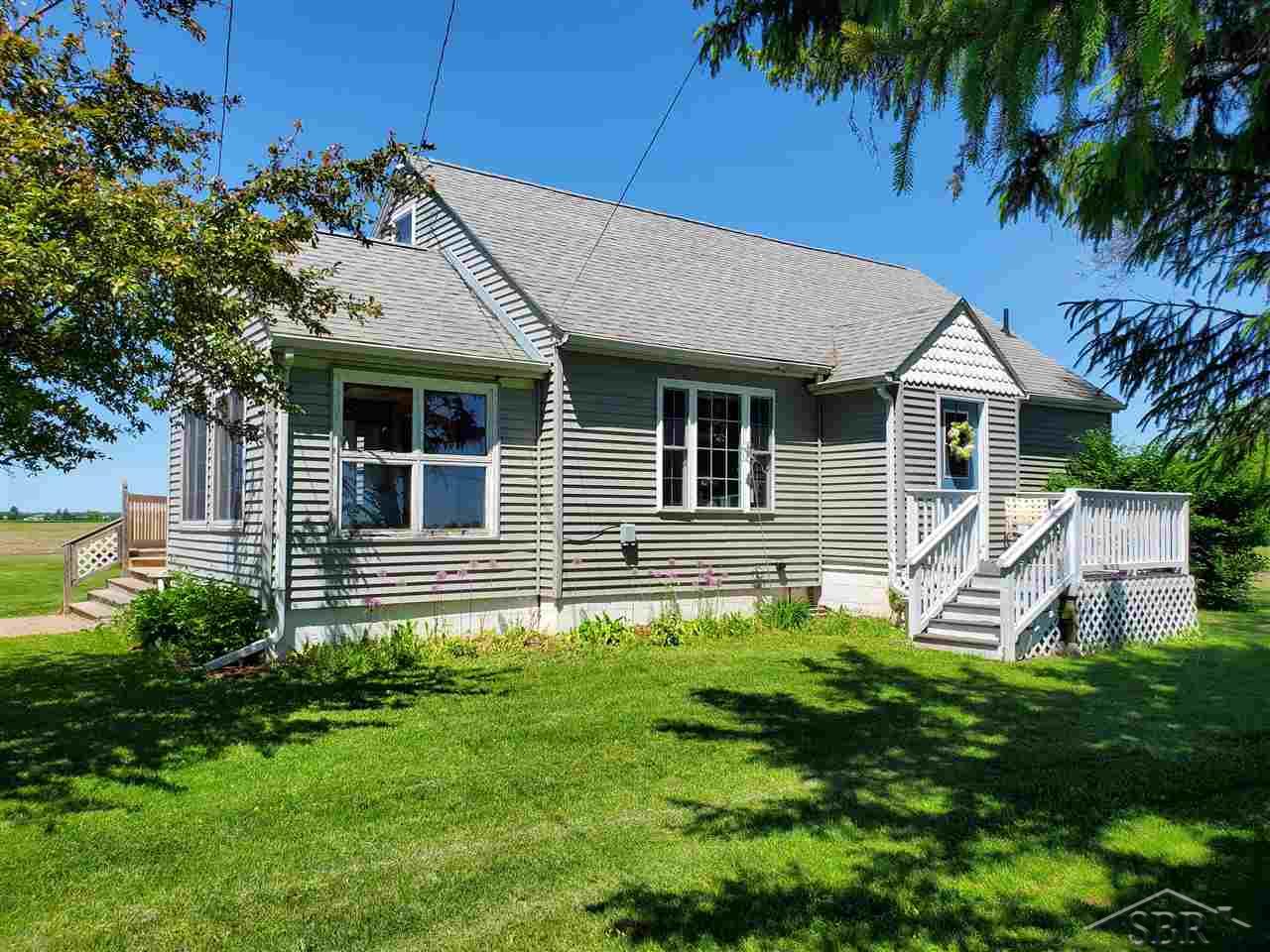 6285 North Center Road Saginaw, MI 48604 - Photo 3 of 28 50012815-2.JPG