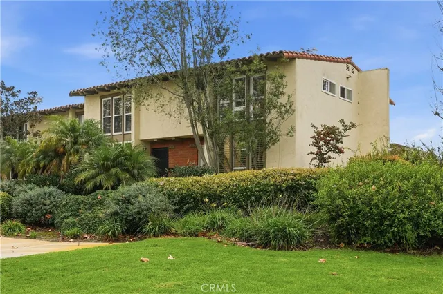 $1,290,000 | 2225 Vista Huerta, Newport Beach, CA 92660