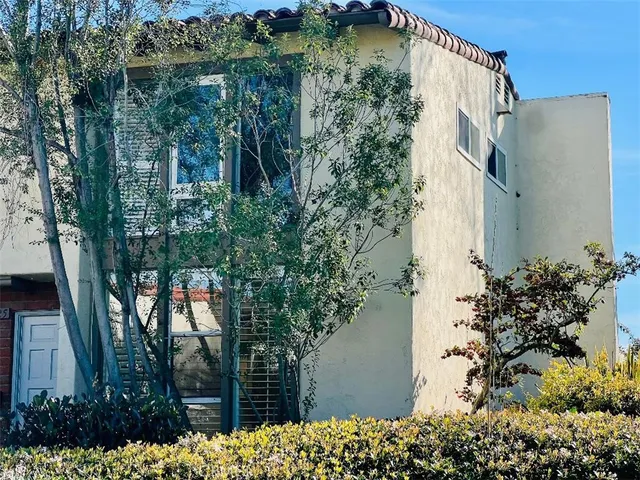 $1,290,000 | 2225 Vista Huerta, Newport Beach, CA 92660