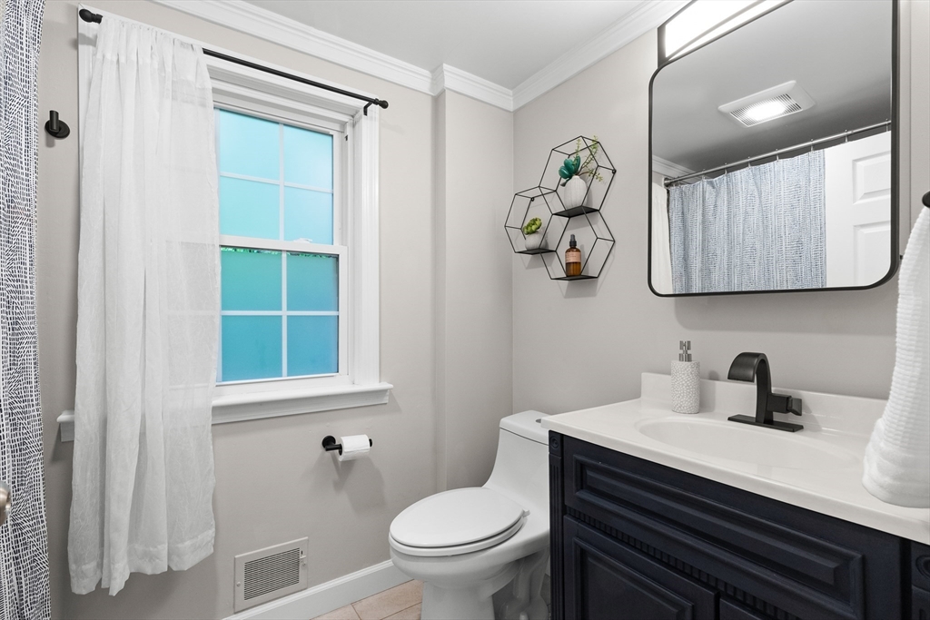 74 Curve Street Wellesley, MA 02482 - Photo 18 of 28 Gallery Image 18