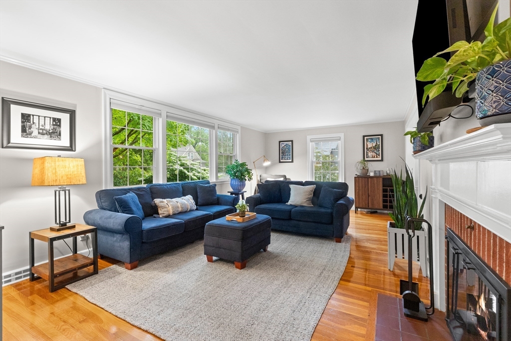 74 Curve Street Wellesley, MA 02482 - Photo 3 of 28 Gallery Image 3