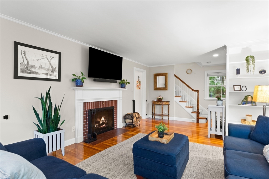 74 Curve Street Wellesley, MA 02482 - Photo 4 of 28 Gallery Image 4