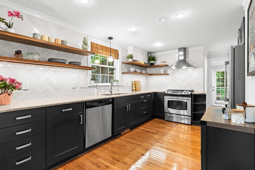 74 Curve Street Wellesley, MA 02482 - Photo 6 of 28 Gallery Image 6