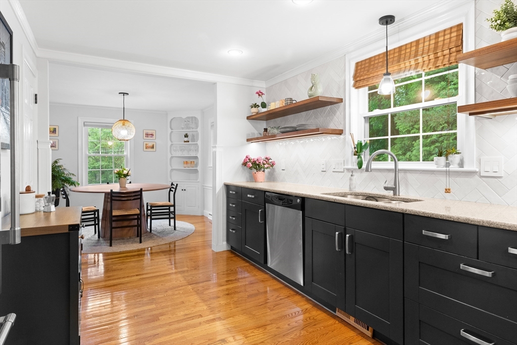 74 Curve Street Wellesley, MA 02482 - Photo 7 of 28 Gallery Image 7