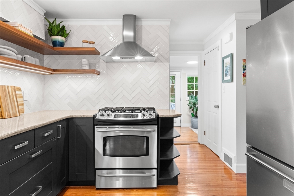 74 Curve Street Wellesley, MA 02482 - Photo 8 of 28 Gallery Image 8
